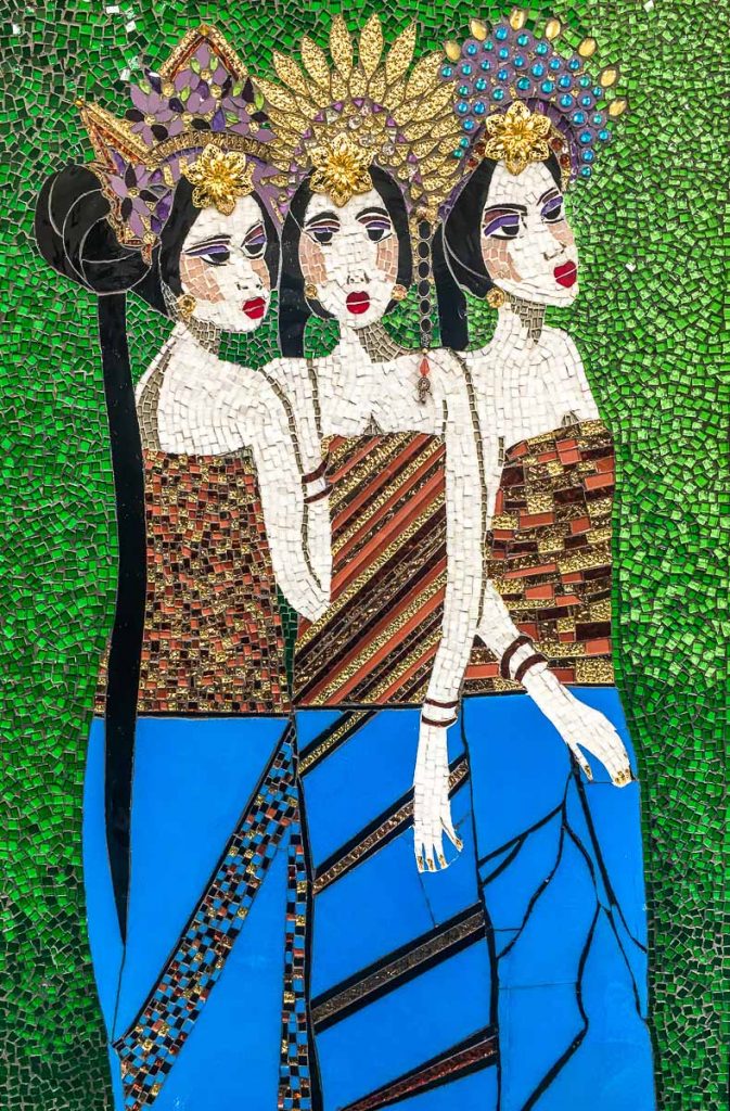 Bali Girls by Janice Adams
Materials: Stained glass